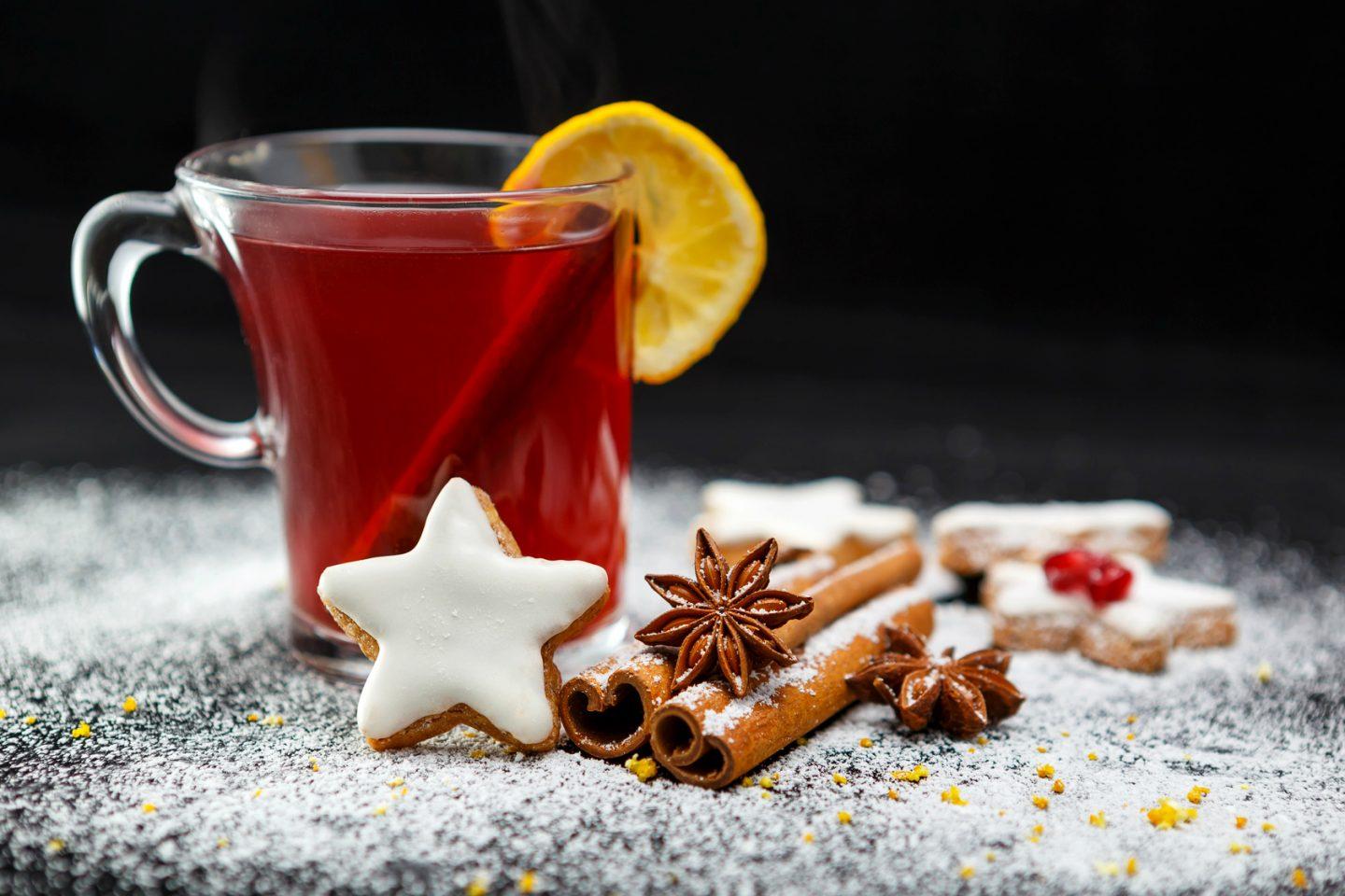 Zimowa herbata świąteczna z imbirem, cynamonem i pomarańczą - przepis