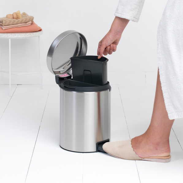 BRABANTIA New Icon 2 x 2 l - kosz do segregacji śmieci ze stali nierdzewnej dwukomorowy z pedałem