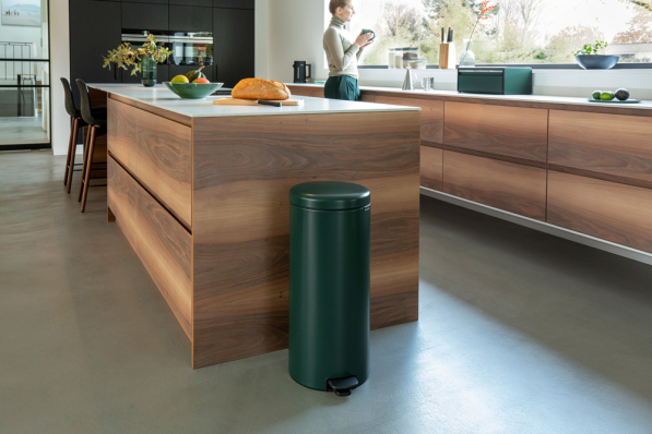 BRABANTIA Newicon 30 l ciemnozielony- kosz na śmieci ze stali nierdzewnej