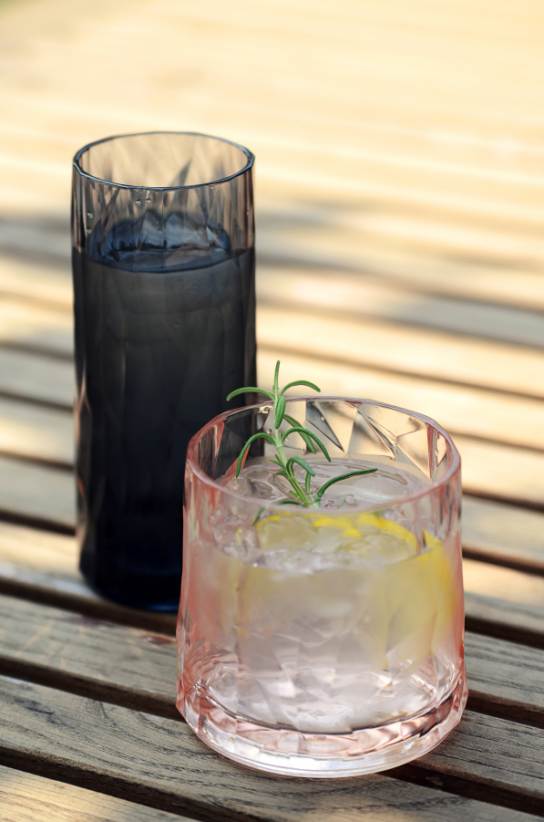KOZIOL Club 250 ml - szklanka do napojów i drinków plastikowa
