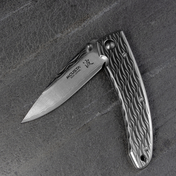 MCUSTA Nami Small Damascus 7 cm - japoński nóż survivalowy składany ze stali damasceńskiej