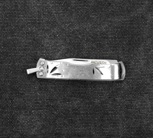 MCUSTA Neckknife Bamboo Corian 5,5 cm - japoński nóż survivalowy składany ze stali nierdzewnej