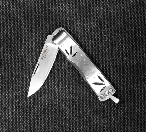 MCUSTA Neckknife Bamboo Corian 5,5 cm - japoński nóż survivalowy składany ze stali nierdzewnej