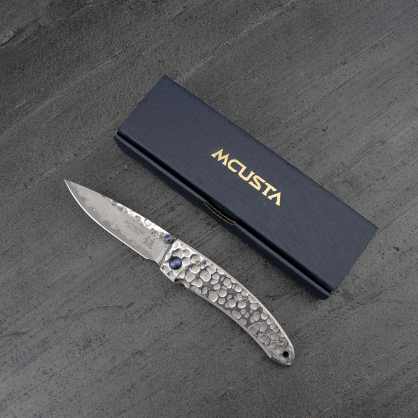 MCUSTA Shinra Small Tsuchi Damascus 6,5 cm - japoński nóż survivalowy składany ze stali damasceńskiej