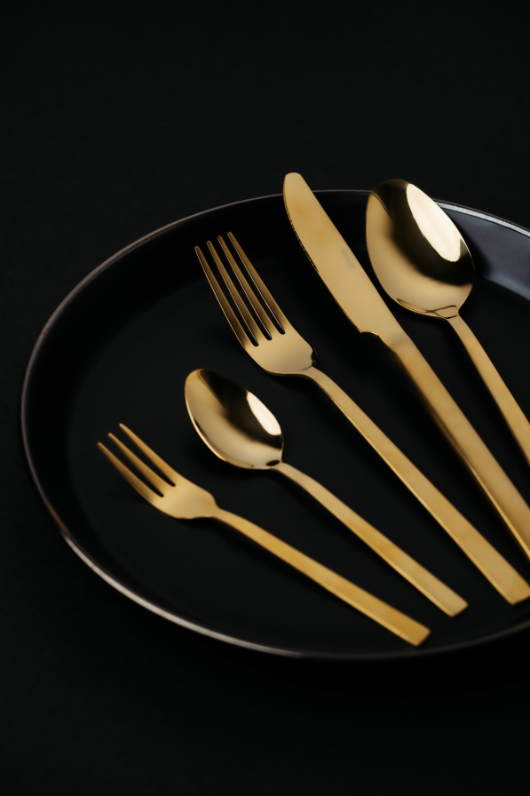 Noże stołowe ze stali nierdzewnej PIANO GOLD 23,5 cm 3 szt.