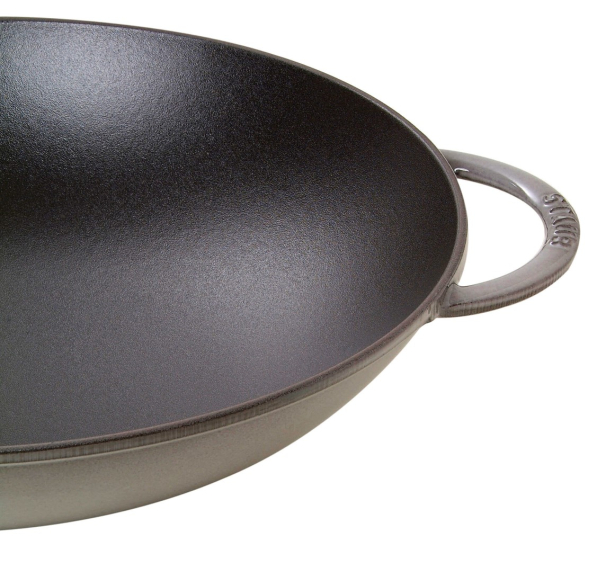 STAUB Cast 37 cm - patelnia / wok żeliwny z pokrywką