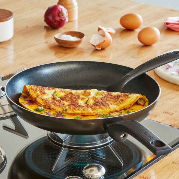 TEFAL Simple Cook 26 cm - patelnia tytanowa nieprzywierająca z sensorem smażenia