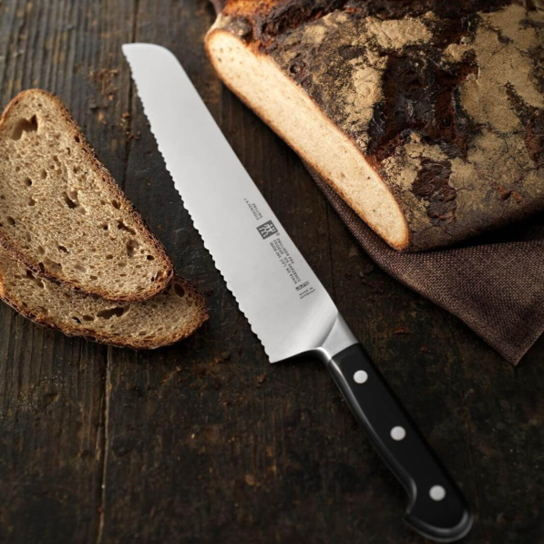ZWILLING Pro 23 cm - nóż do krojenia chleba i pieczywa ze stali węglowej